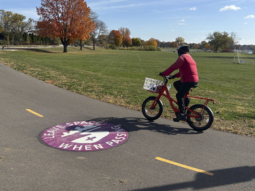A bike path medallion created by Daniella Echeverría.