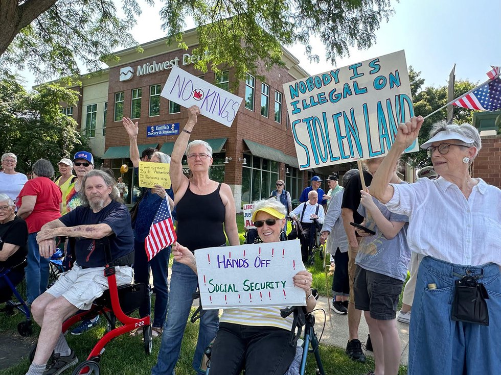 News-Senior-Protest_crAmyBarrilleaux-06142025.jpg